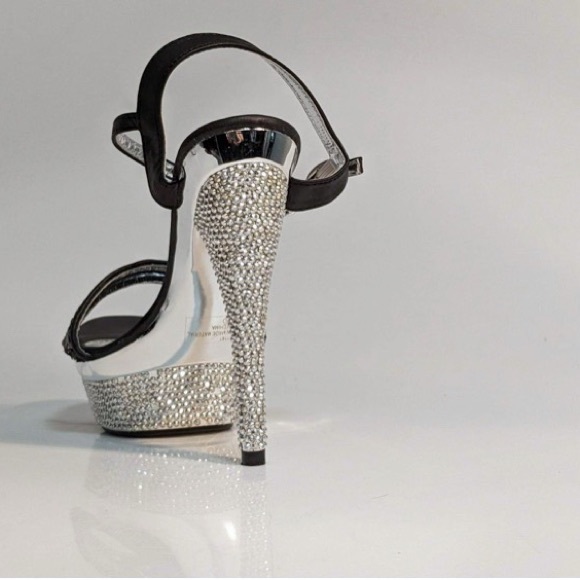 NWT/NIB Italina Black Sequin Rhinestone-Sole Sandal - sz 6 - Picture 5 of 7